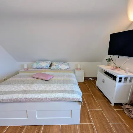 Gemütliche 2-zimmer-ferienwohnung Mit Garten *