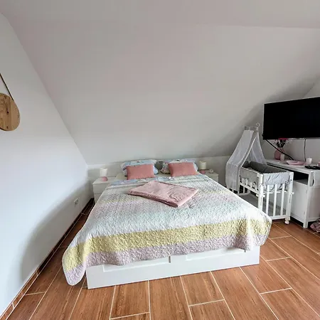 Gemütliche 2-zimmer-ferienwohnung Mit Garten Apartamento