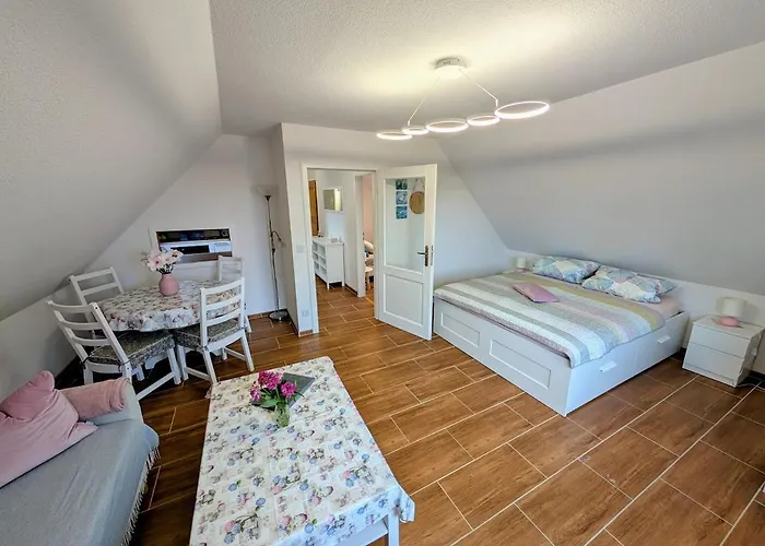 Gemuetliche 2-zimmer-ferienwohnung Mit Garten شقة *